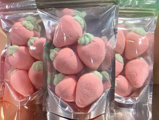 Freeze-dried marshmallow strawberries with chocolate center