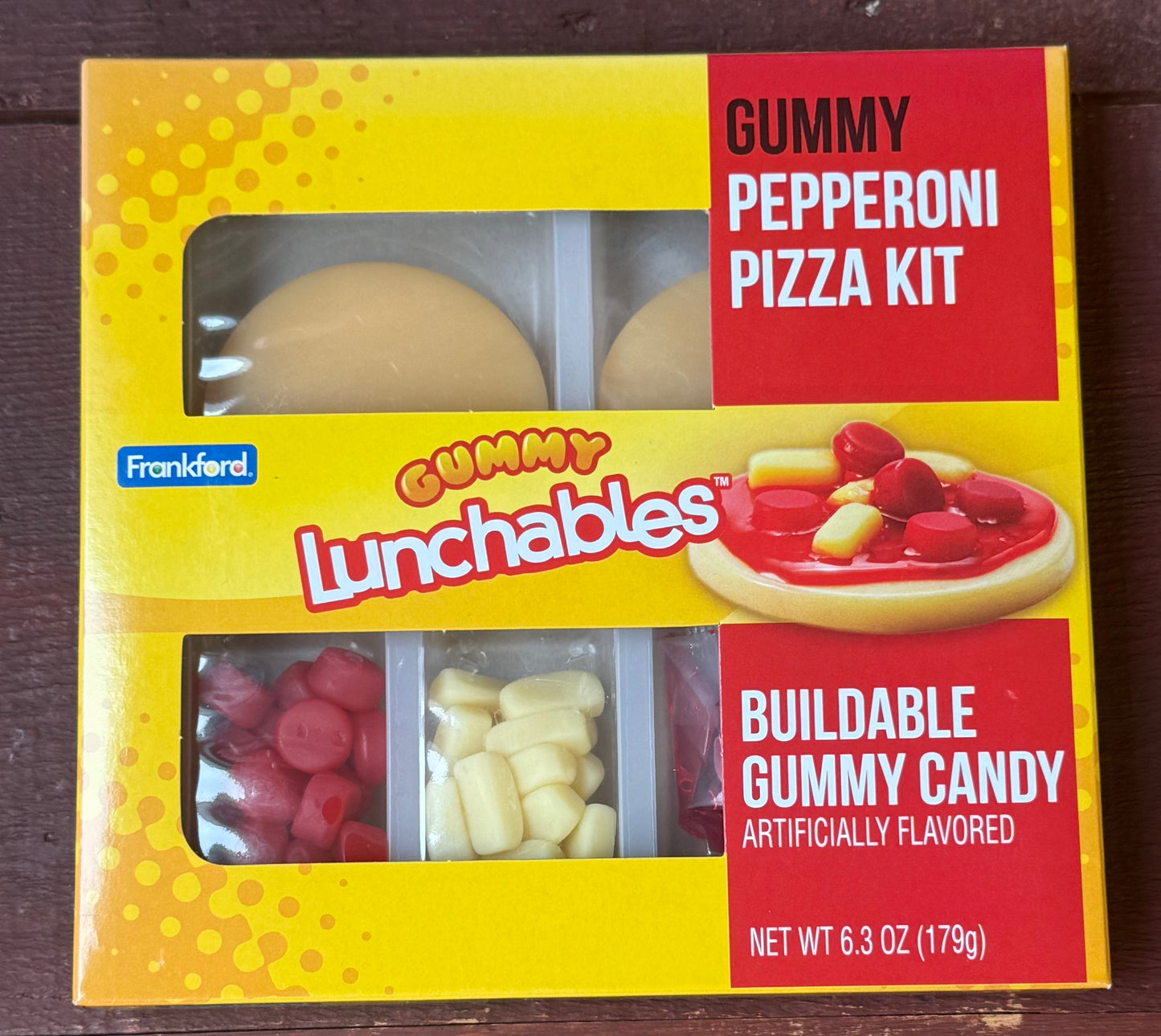 Lunchables pepperoni pizza gummy kit