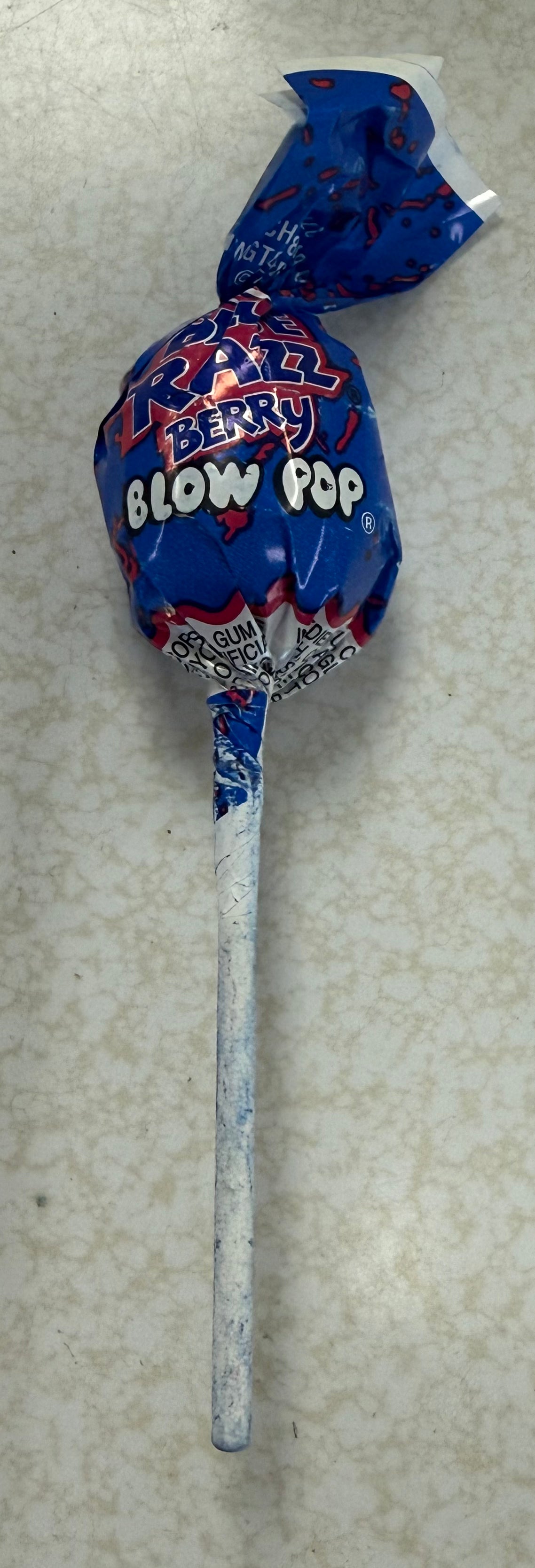 Charms blue razz berry blow pop